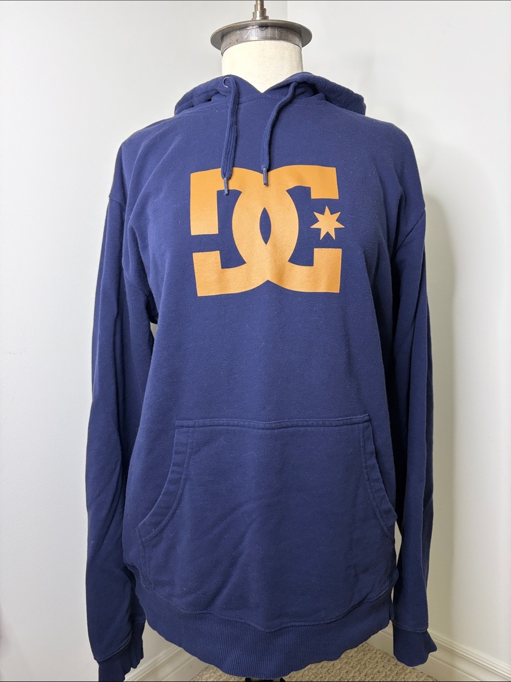 Y2K DC Shoes Navy Pullover Skater Hoodie with Gold Logo XL